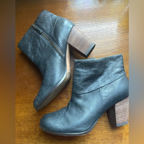 Cole Haan Nike Air 9.5 black leather booties w/ Stacked Heel - Picture 1 of 13